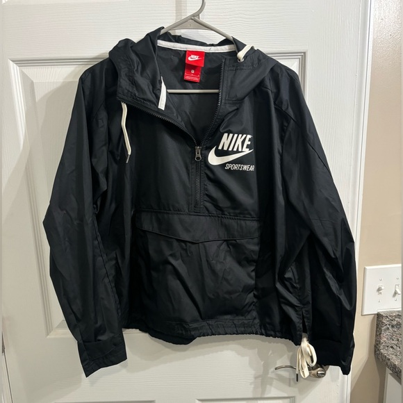 Nike Woman’s Black Windbreaker Jacket half zip w/ front pocket NWOT Size Large - Picture 1 of 6